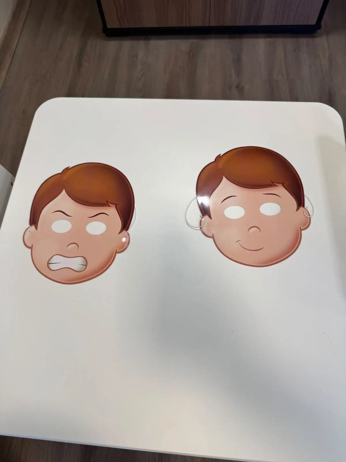 Máscaras das emoções usadas no atendimento psicológico infantil